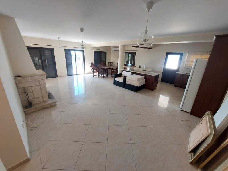 4 bed luxury house for rent in Kouklia