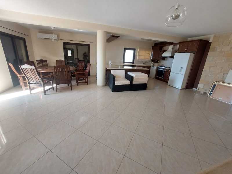 4 bed luxury house for rent in Kouklia