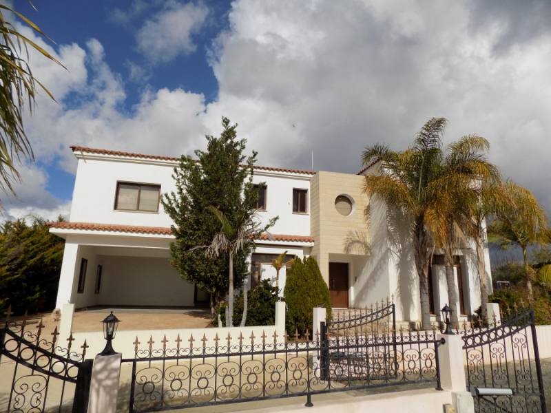 House for rent in Petridia