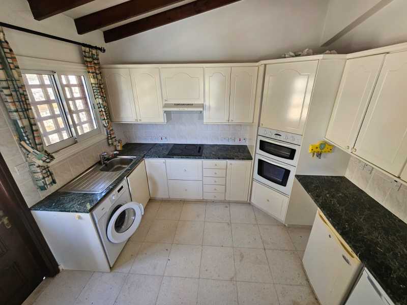 Lovely 2 bedroom bungalow in Kamares 