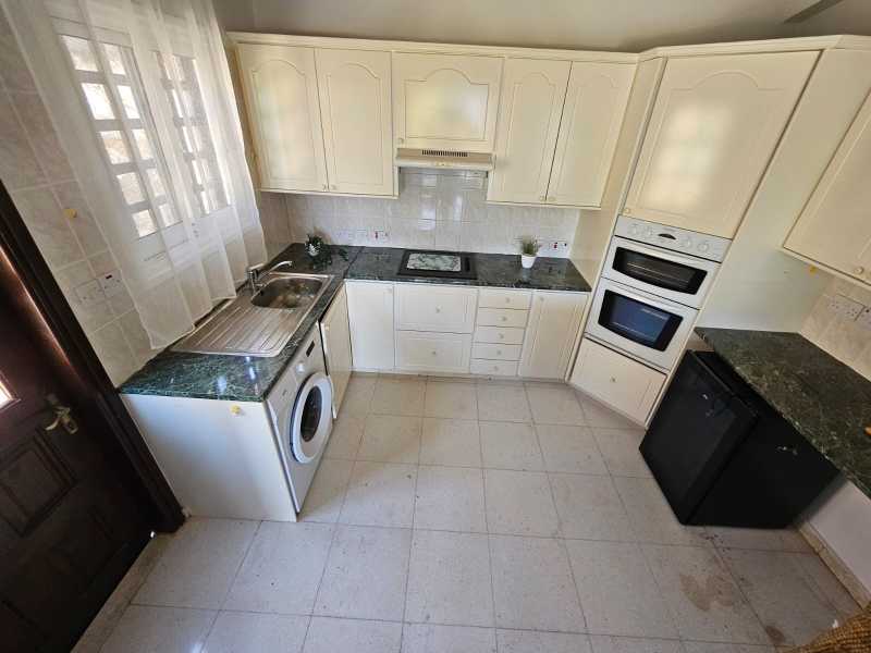 Lovely 2 bedroom bungalow in Kamares 