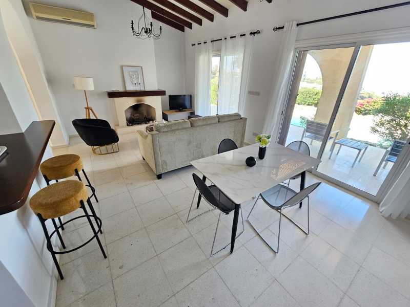 Lovely 2 bedroom bungalow in Kamares 