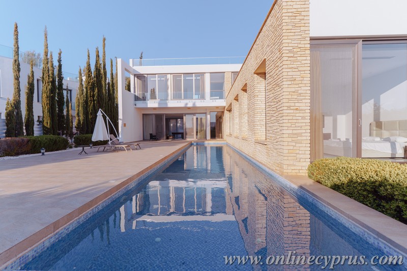 Luxury villa for long term rent 