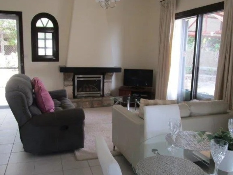 Renovated bungalow for long term rent in Kamares 