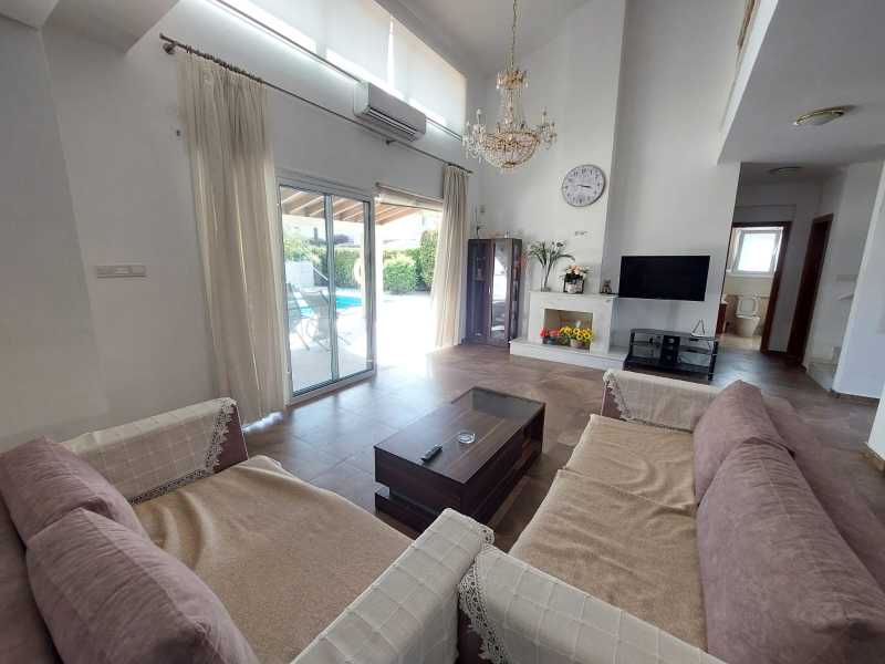 Furnished 3 bedroom villa close to the sea 