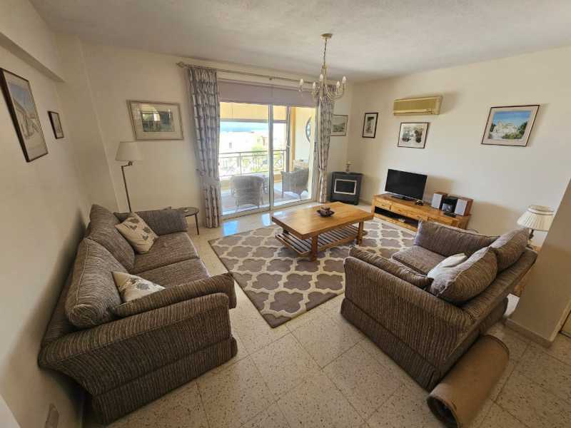 Spacious 3 bedroom apartment in Lower Chloraka 