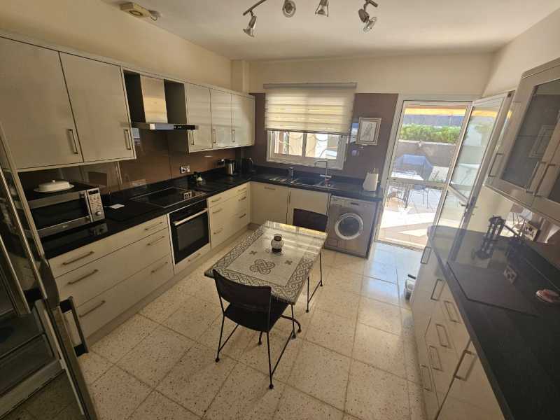 Spacious 3 bedroom apartment in Lower Chloraka 