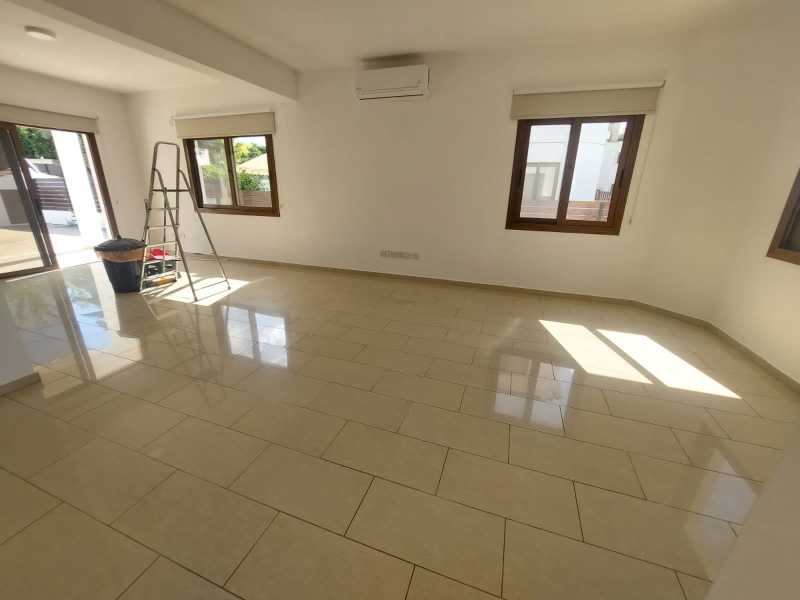 Unfurnished villa for long term rent 