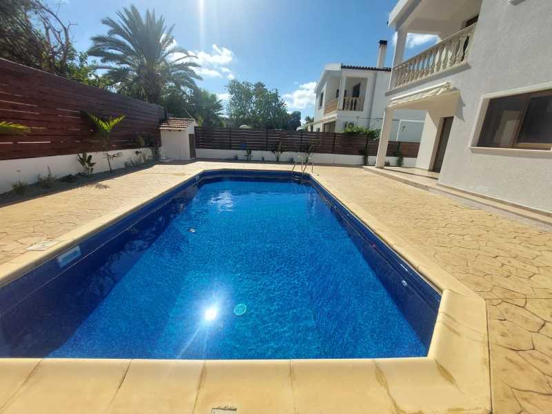 Unfurnished villa for long term rent 