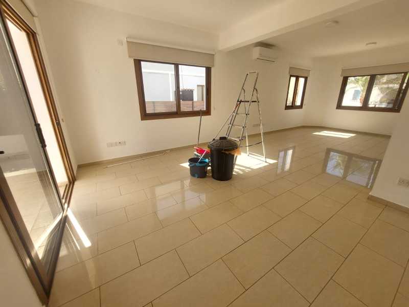 Unfurnished villa for long term rent 