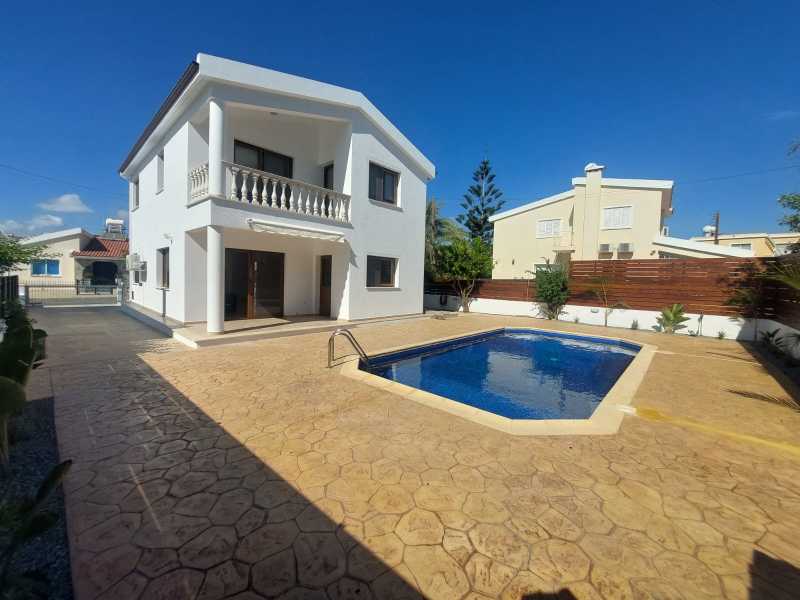 Unfurnished villa for long term rent 