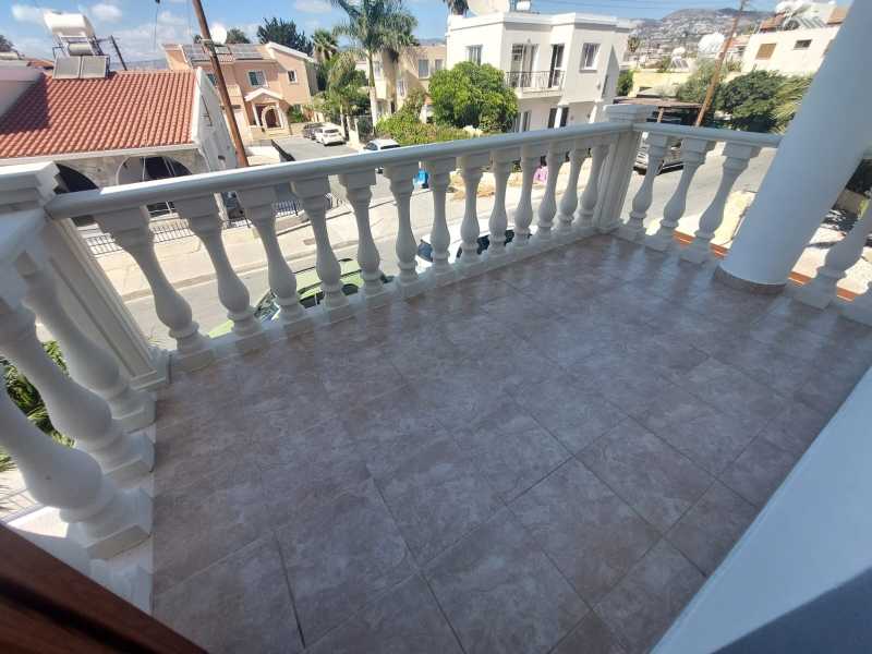 Unfurnished villa for long term rent 