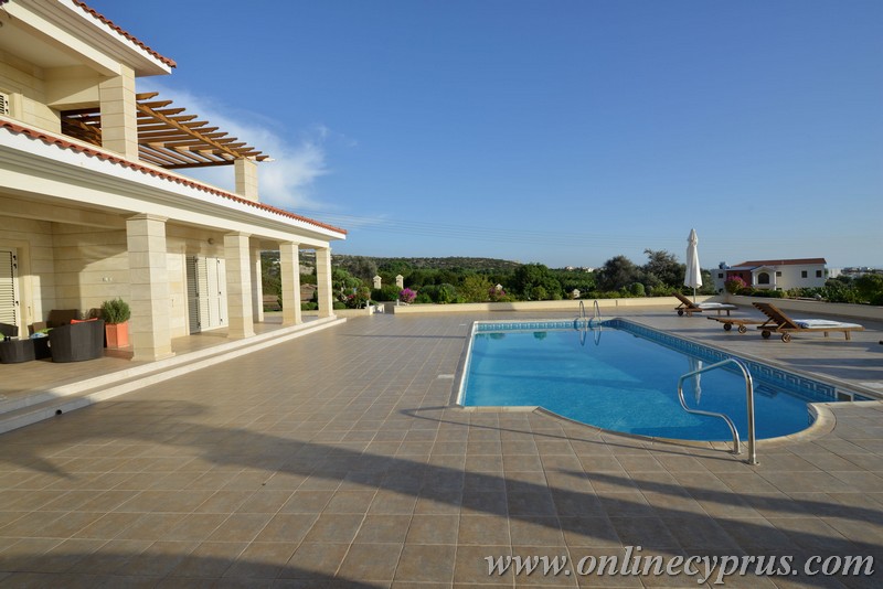 Luxury villa for long term rent 