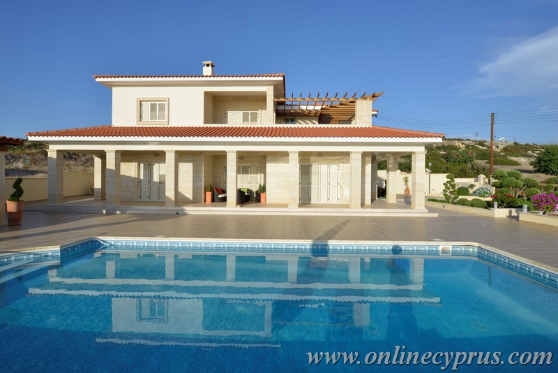 Luxury villa for long term rent 