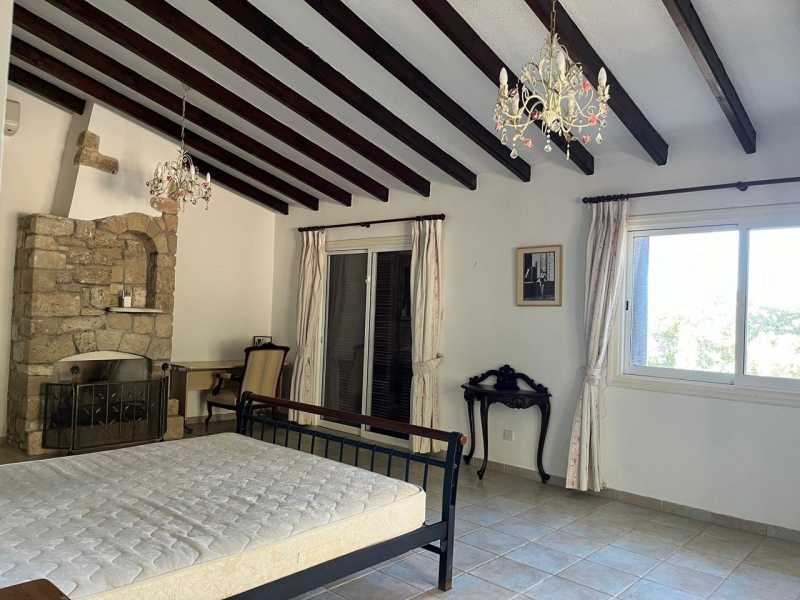 5 bedroom villa for long term rent in Kamares 