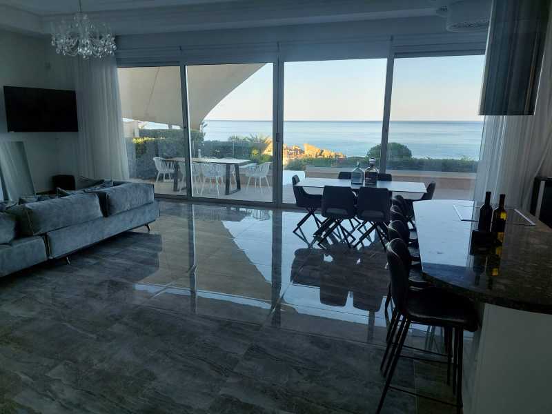 Luxury sea front villa for long term rent 