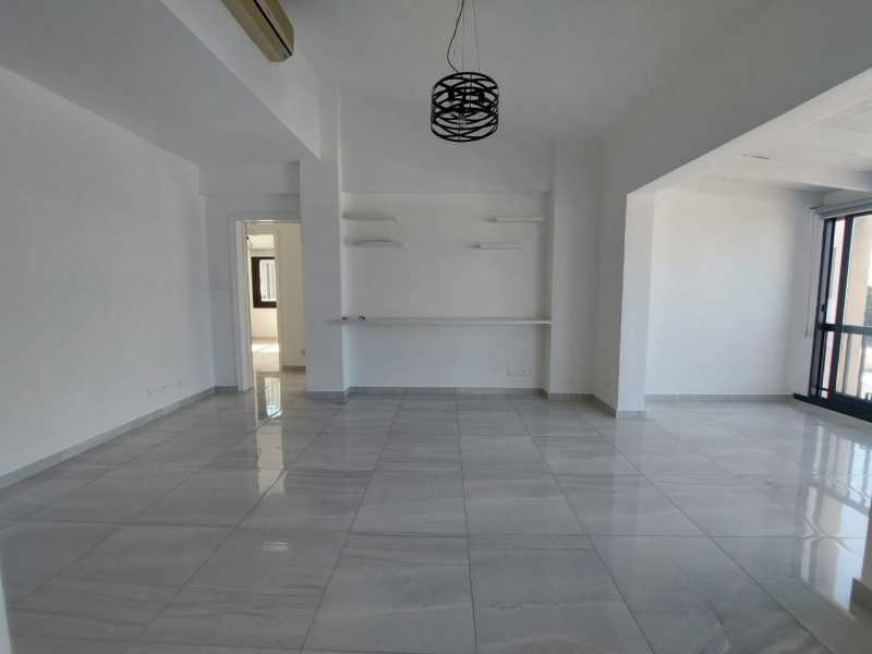 3 bedroom Top floor apartment for long term rent in Paphos center 