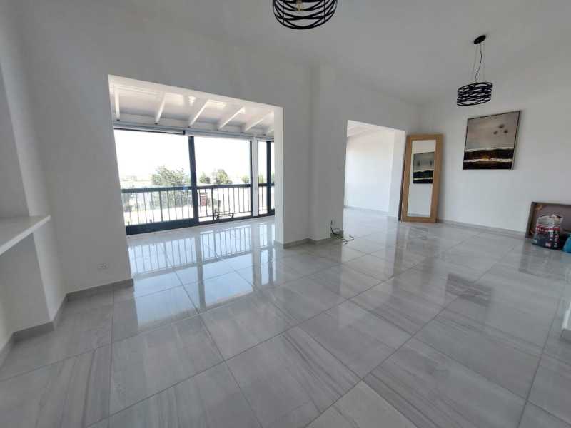 3 bedroom Top floor apartment for long term rent in Paphos center 