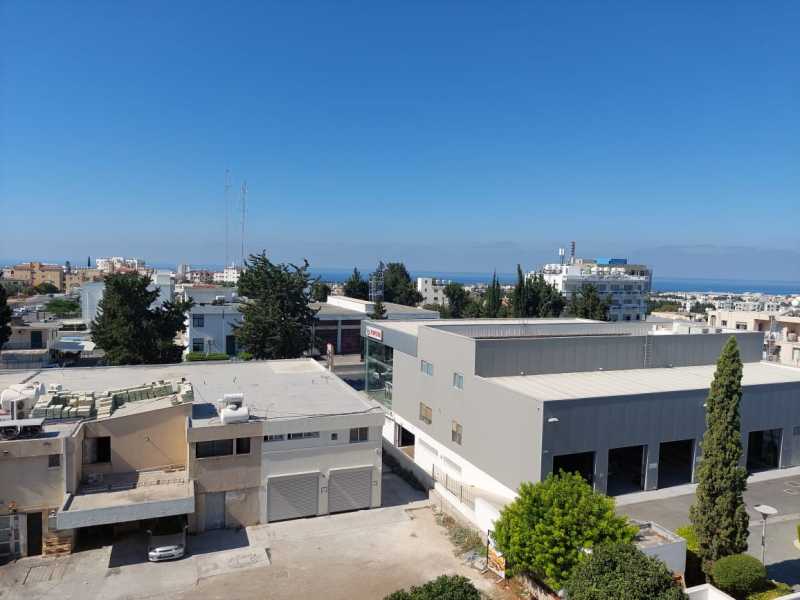 3 bedroom Top floor apartment for long term rent in Paphos center 