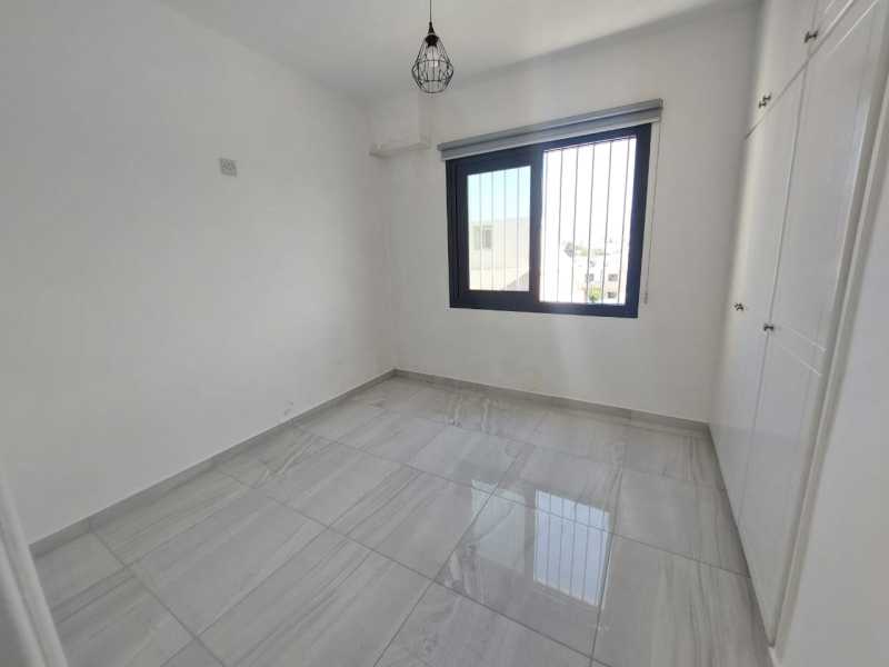 3 bedroom Top floor apartment for long term rent in Paphos center 