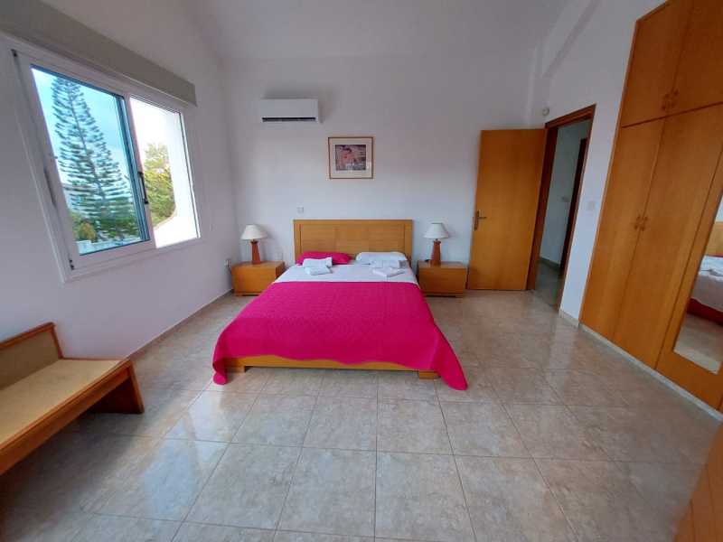 Spacious villa for long term rent in Peyia 