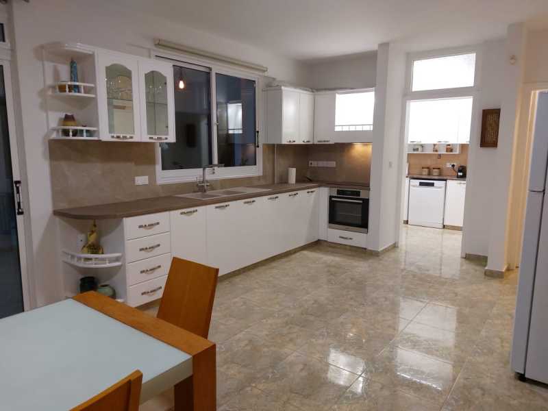 Spacious villa for long term rent in Peyia 