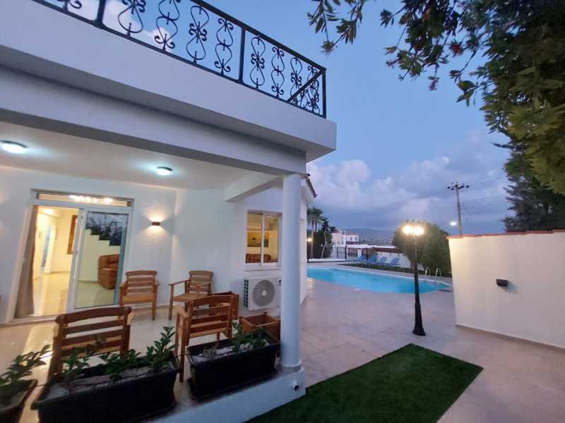 Spacious villa for long term rent in Peyia 