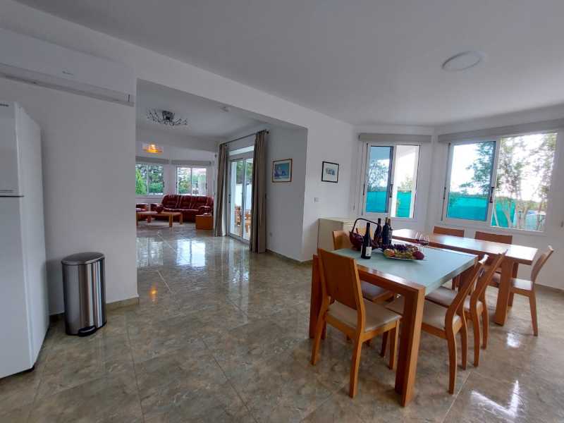 Spacious villa for long term rent in Peyia 