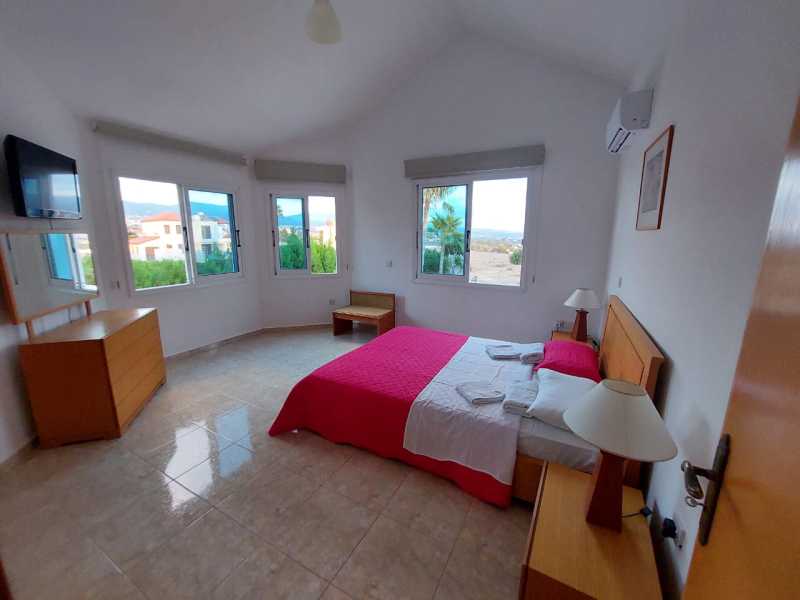 Spacious villa for long term rent in Peyia 