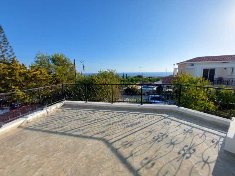 Spacious villa for long term rent in Peyia 