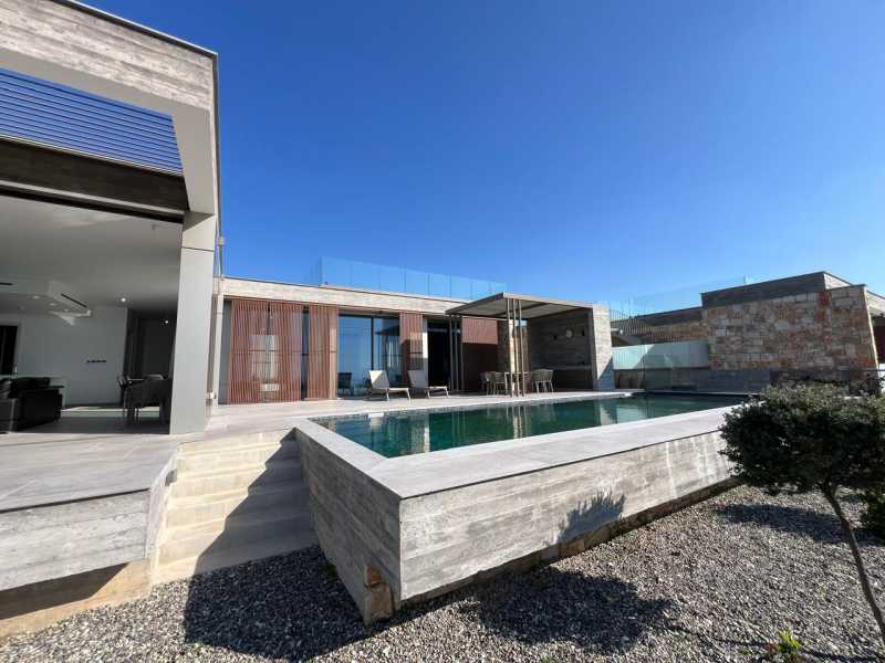 Modern villa for long term rent 