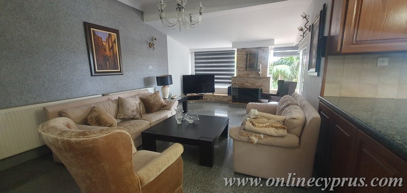 Spacious villa for long term rent in Mesoyi 