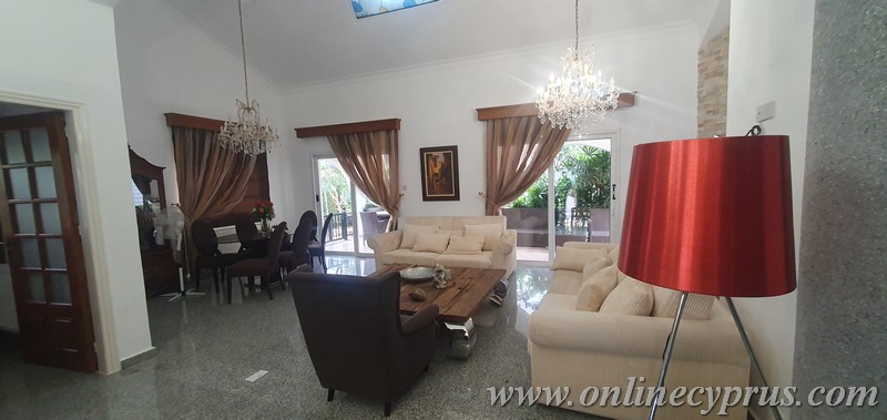 Spacious villa for long term rent in Mesoyi 