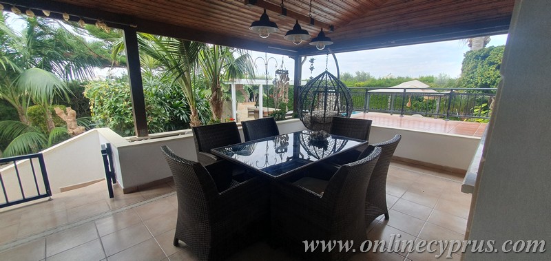 Spacious villa for long term rent in Mesoyi 