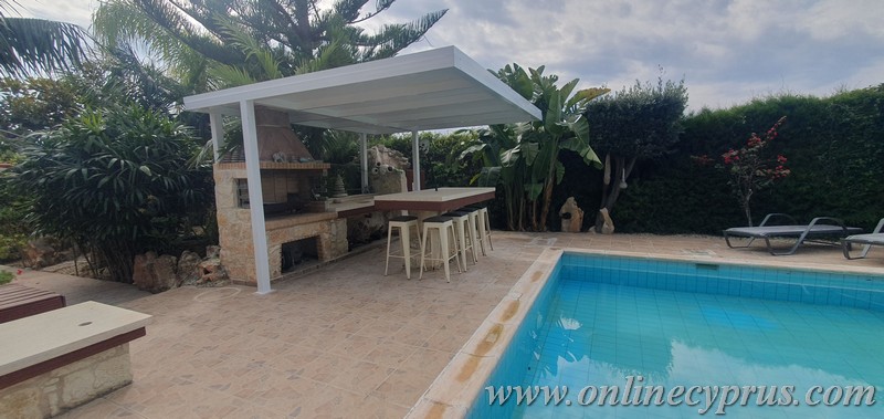 Spacious villa for long term rent in Mesoyi 