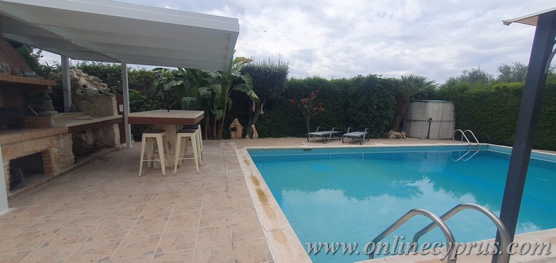 Spacious villa for long term rent in Mesoyi 