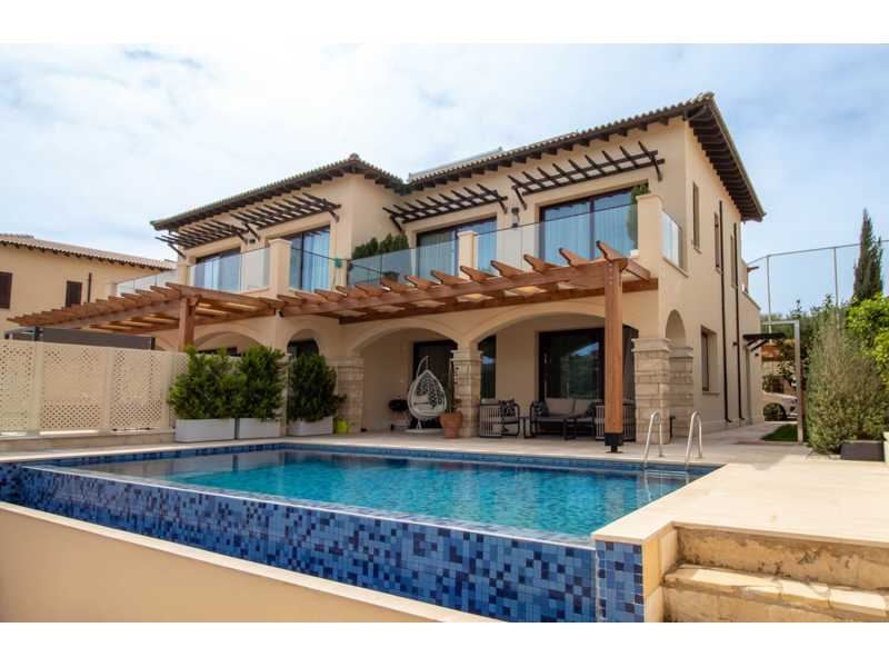 Junior villa in Aphrodite Hills with private pool 