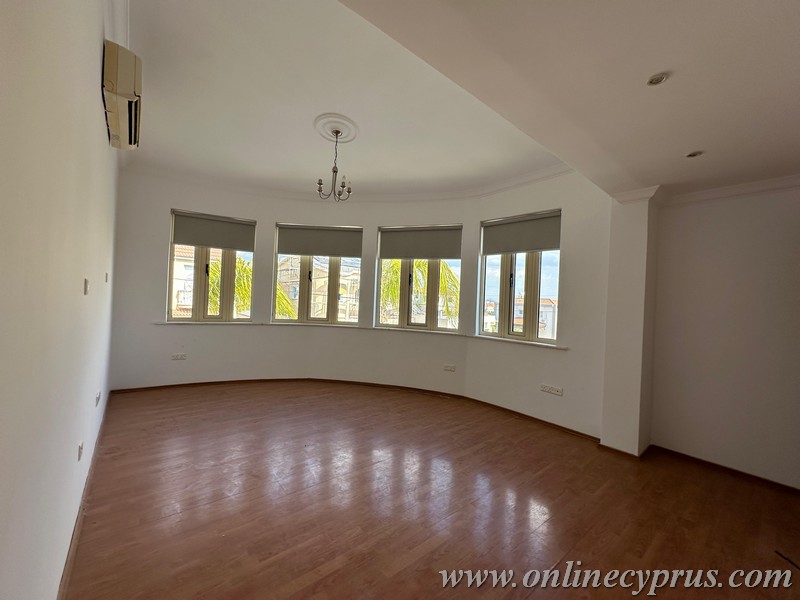 Spacious villa for long term rent