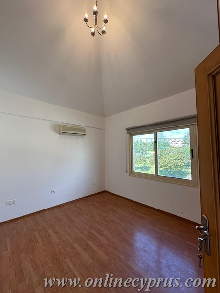 Spacious villa for long term rent