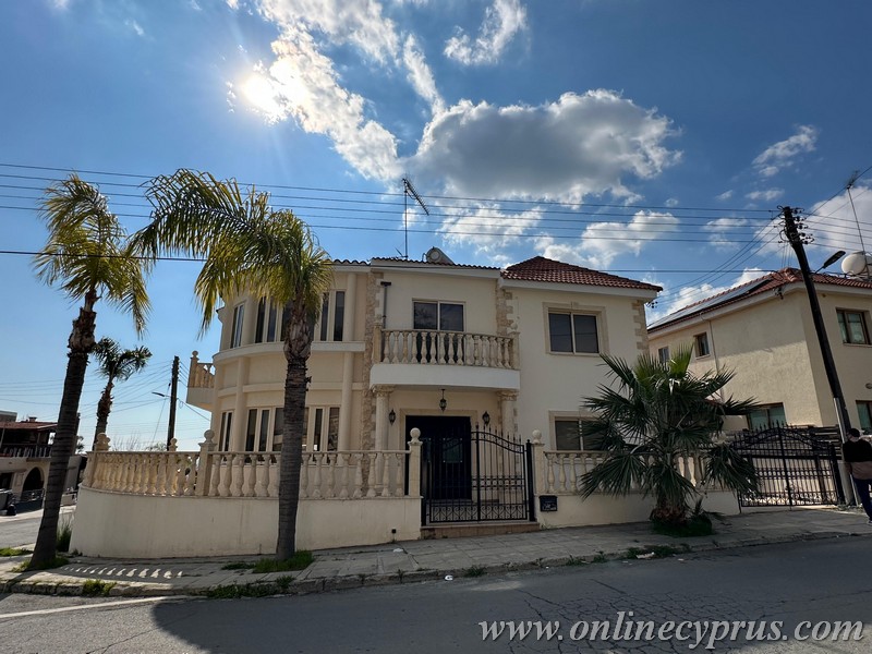 Spacious villa for long term rent