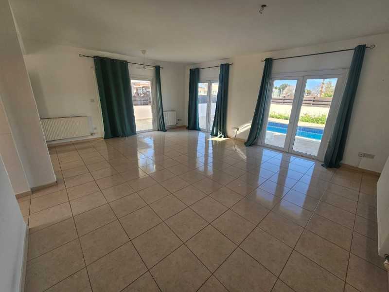 Unfurnished 3 bedroom in Chloraka 