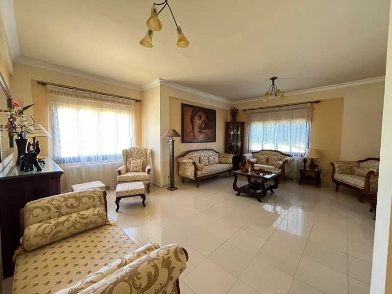 Spacious villa for sale in Emba 