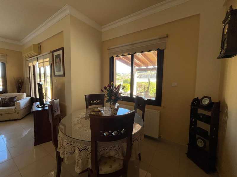 Spacious villa for sale in Emba 