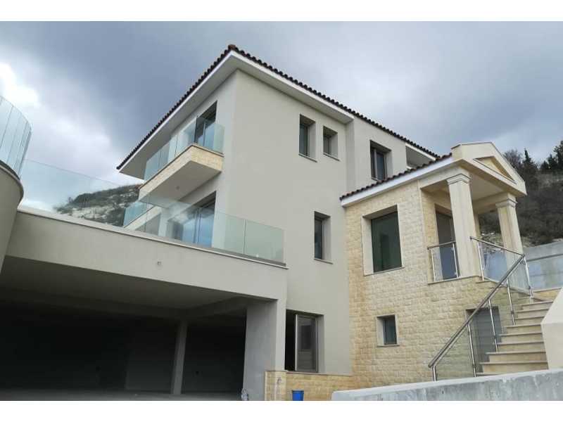 Unfurnished villa with lovely view 