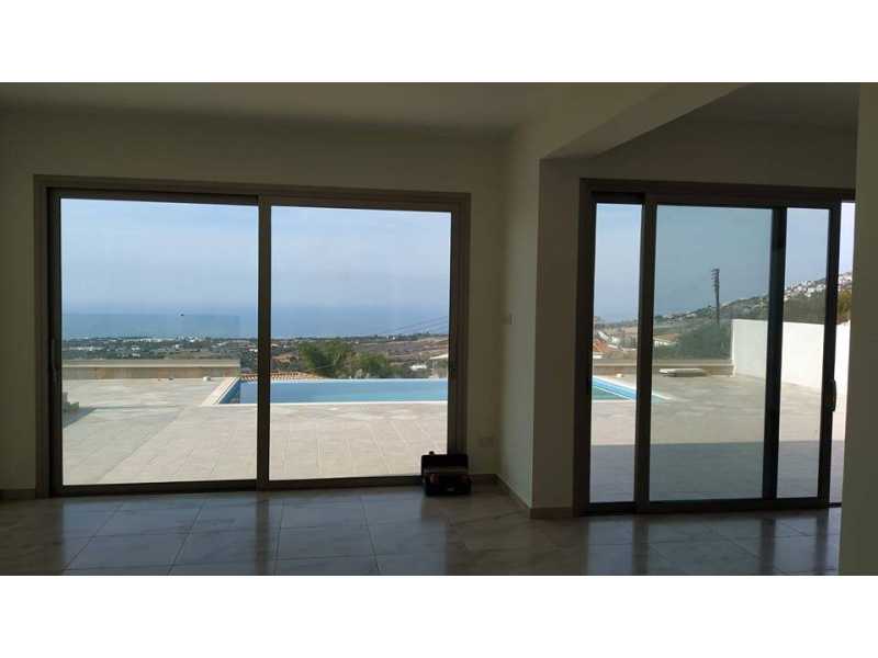 Unfurnished villa with lovely view 