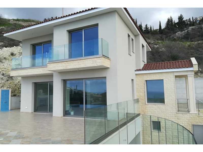 Unfurnished villa with lovely view 