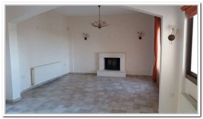 5 bed house in Choletria with central heating