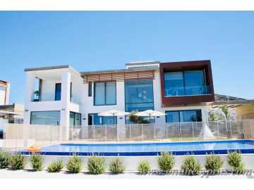 Luxury modern villa for long term rent 