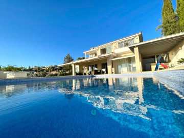 Spacious 5 bedroom villa for long term rent in Tala 