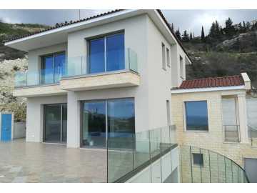 Unfurnished villa with lovely view 